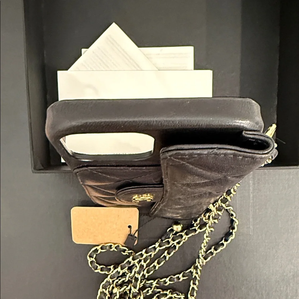 ⭐ CHANEL Quilted Leather Phone Bag on Chain – 2021 Collection – Full Set